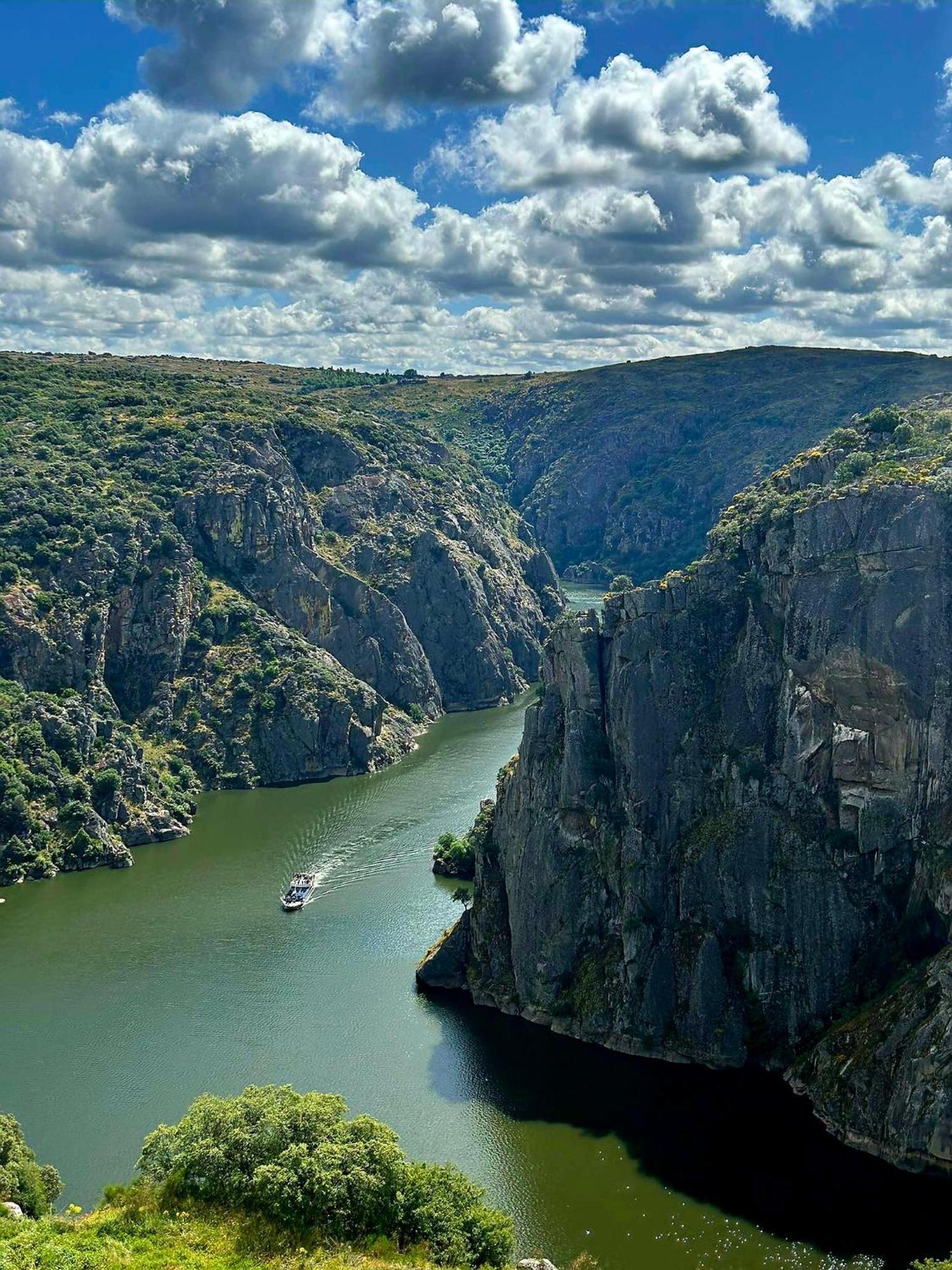 Flor Do Douro - Comercio E Hotelaria, Lda Miranda do Douro Luaran gambar